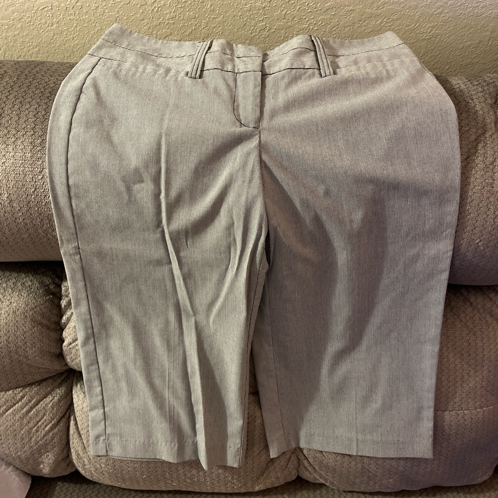 Maurices Floral Lined Gray Capris